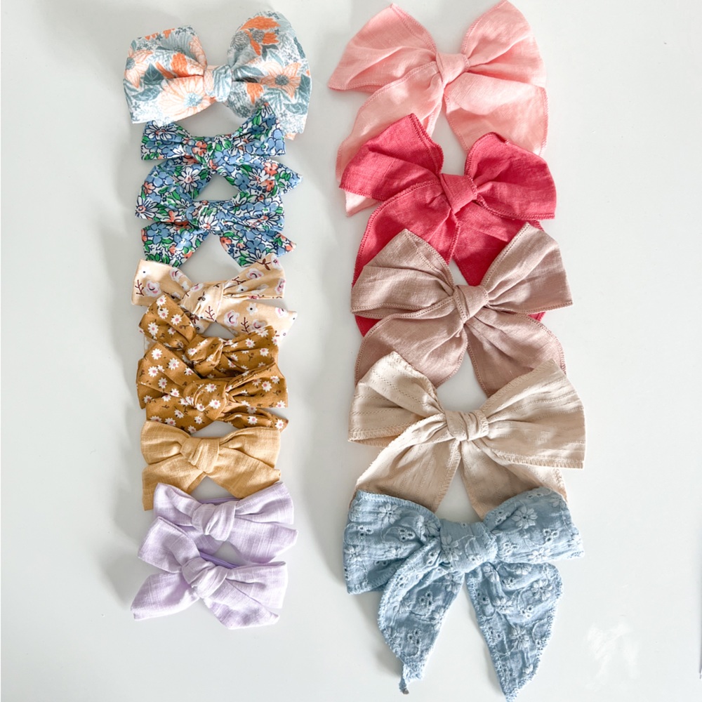 5 Fable Bows, 9 small clip bows. All like new condition